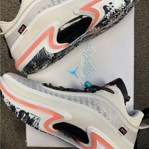Jordan 36 Low Light OREWOOD Brown - Sneakers in Cream and Coral